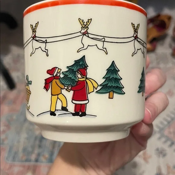 Vintage Festive Ceramic Mug with Holiday Design - Picture 3 of 5